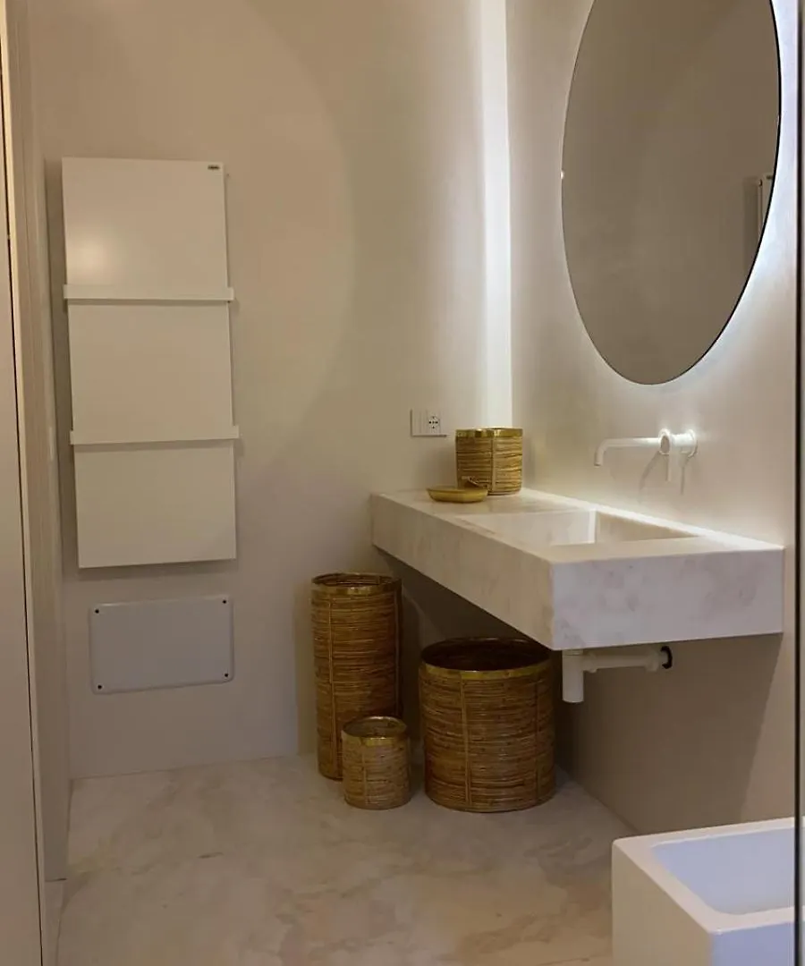 Karuna Lecce 0*,  Italy